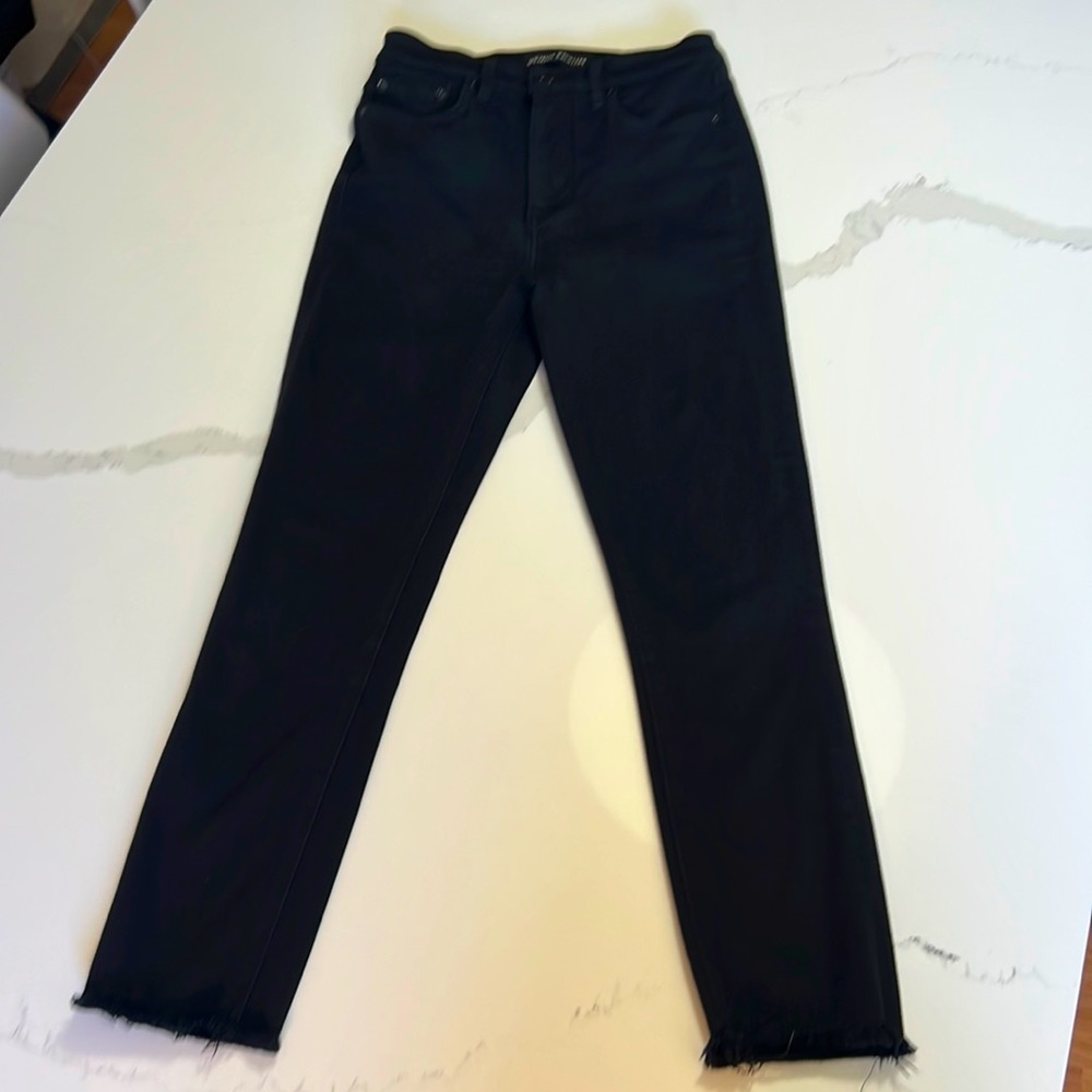 Denim Forum The  Lola High Rise Skinny Crop. Size 27